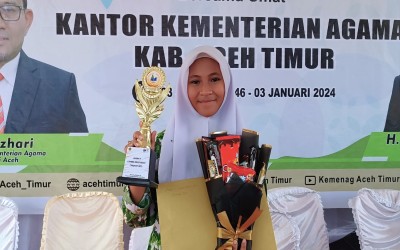 Khalisa Putri Juara 1 Lomba Baca Puisi Tingkat MTs Peringatan HAB Kankemenag Aceh Timur