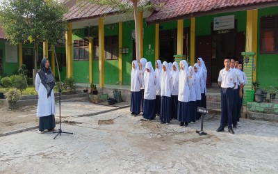 Apel Senin Pagi di MTsN 3 Aceh Timur: Ibu Sakdiah, S.Pd Tekankan Kunci Sukses Pelajar
