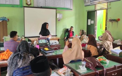 Pelatihan Media Ajar Berbasis Canva di MTsN 3 Atim