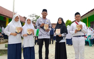 Telah Terbit, Buku Puisi Sejarah Karya Guru dan Siswa MTsN 3 Atim